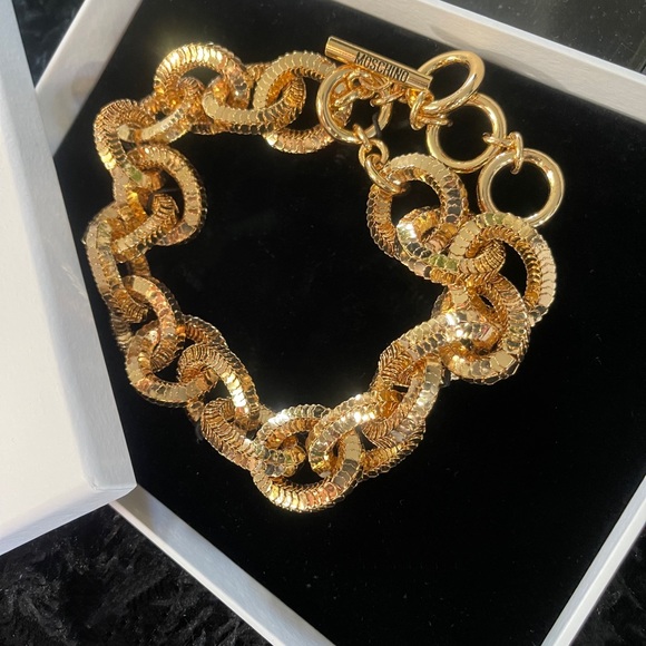 Moschino x H&M  Gold Pleated Chain Necklace - Picture 6 of 7